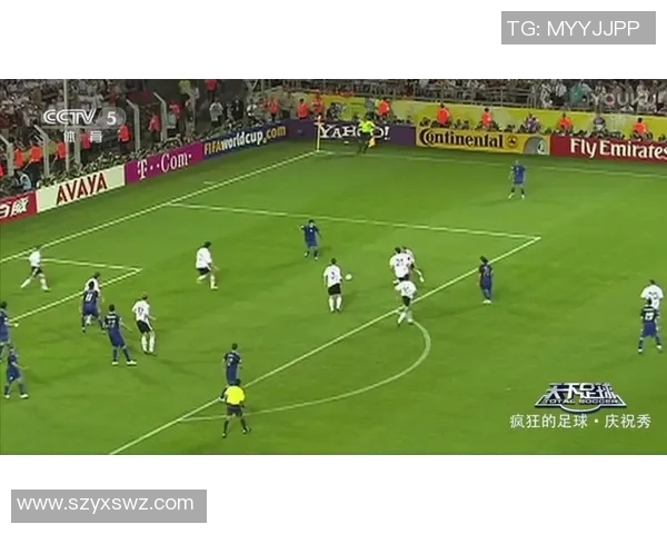 足球明星摆饰图片展示球场魅力与个人风采的完美结合